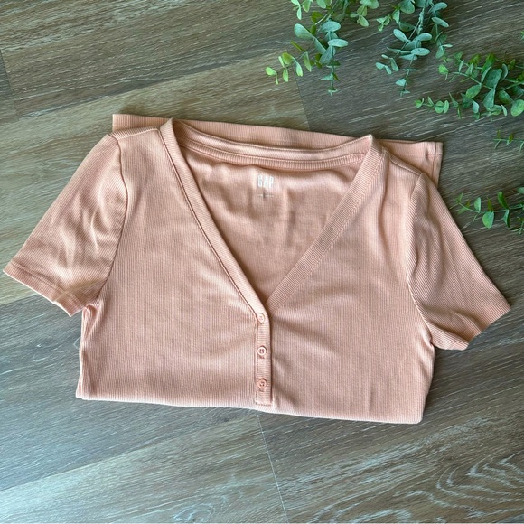 GAP Women's Ribbed Short Sleeve Henley - Picture 4 of 4